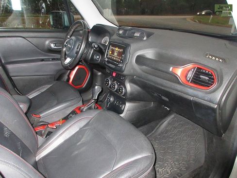 Used 2015 Jeep Renegade Trailhawk w/ Premium Leather Group image 18