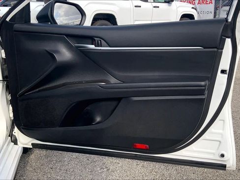 Used 2023 Toyota Camry SE image 21