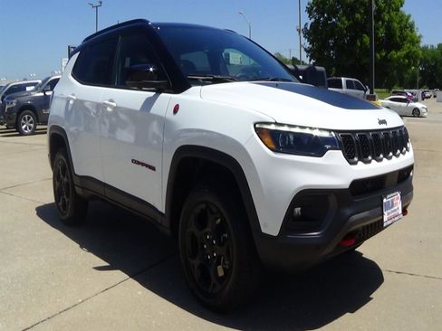 Certified 2024 Jeep Compass Trailhawk w/ Trailhawk Elite Group AWD/4WD image 4