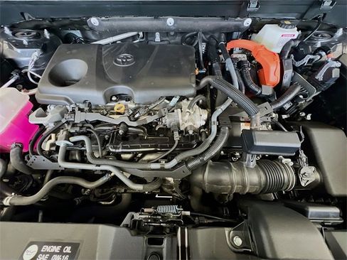 Used 2025 Toyota RAV4 XLE image 32