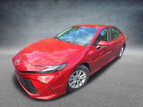 Used 2025 Toyota Camry LE FWD image 3