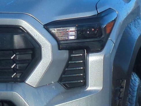 Used 2024 Toyota Tacoma TRD Off-Road image 17