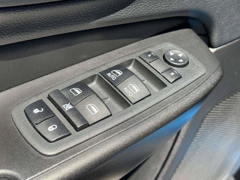 Used 2019 Jeep Cherokee Trailhawk AWD/4WD image 16