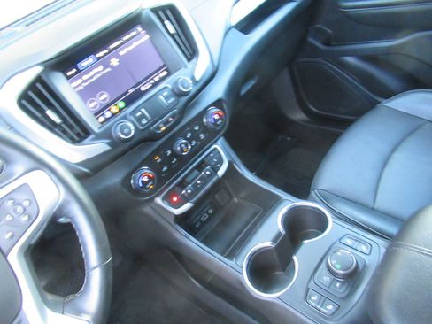Used 2023 GMC Terrain SLT image 31