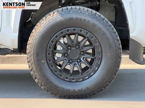 Used 2025 Toyota Tacoma SR5 AWD/4WD image 13