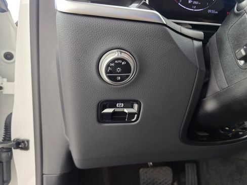 Certified 2025 Mercedes-Benz GLC 300 image 23