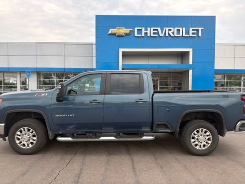 Used 2024 Chevrolet Silverado 2500 LT AWD/4WD image 9