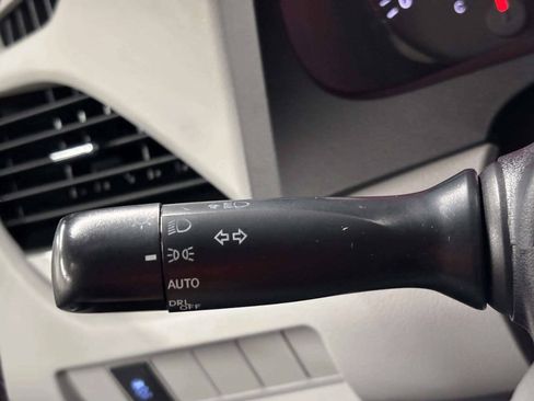Used 2015 Toyota Sienna LE FWD image 33