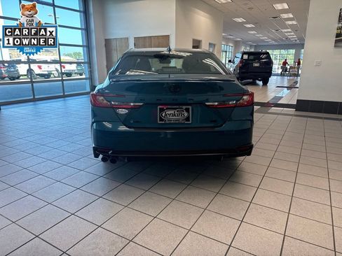 Used 2025 Toyota Camry SE w/ Convenience Package FWD image 16