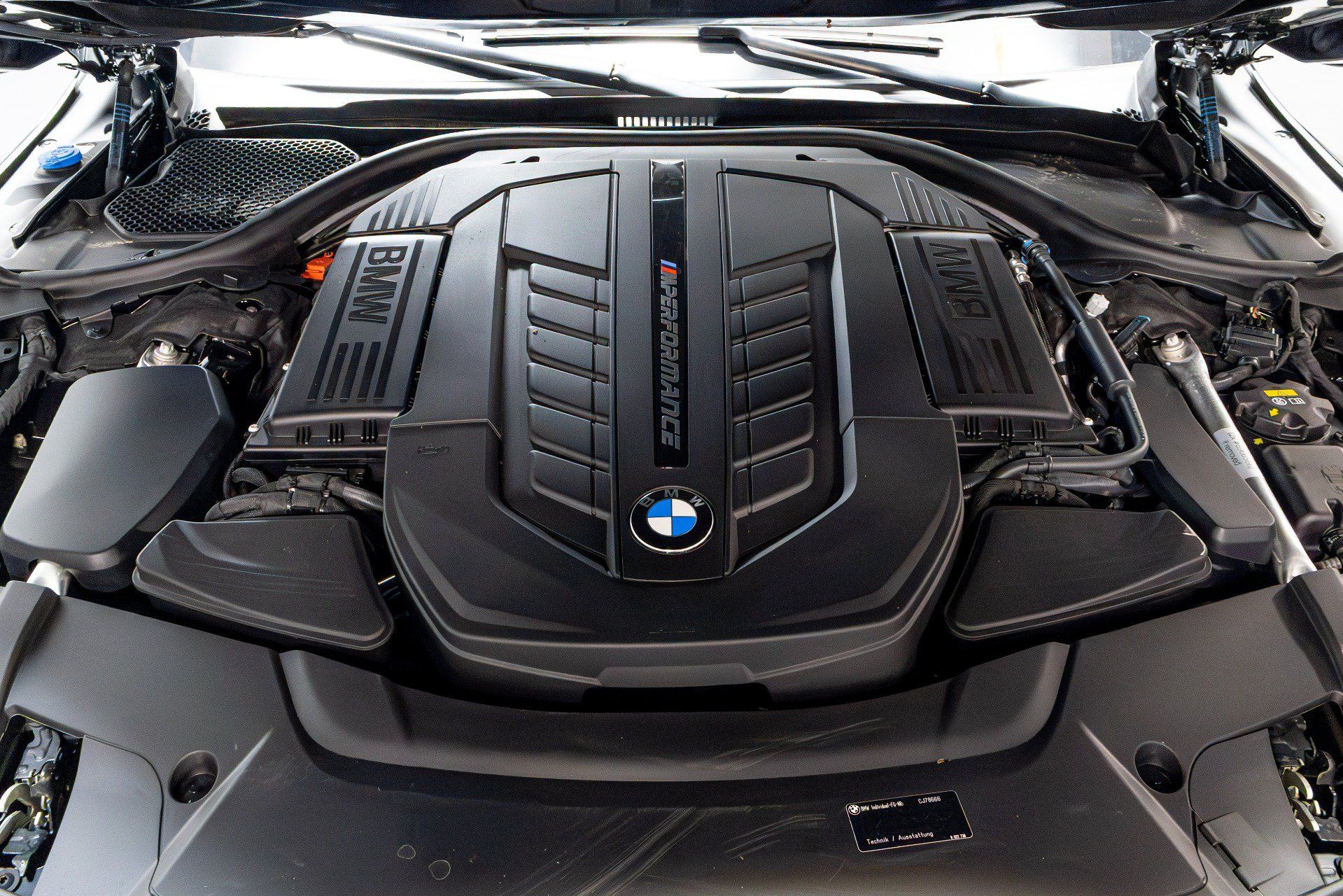 Used 2022 BMW M760i xDrive AWD/4WD image 52