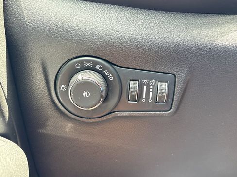 Used 2025 Jeep Compass Trailhawk AWD/4WD image 37