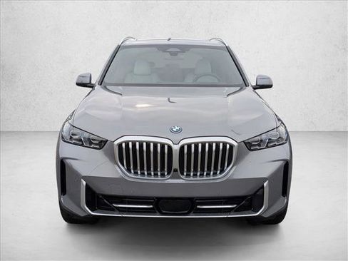 New 2026 BMW X5 xDrive50e w/ Premium Package image 5