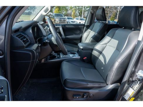 Used 2020 Toyota 4Runner SR5 Premium image 10