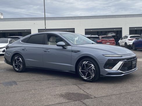 Used 2025 Hyundai Sonata SEL FWD image 7