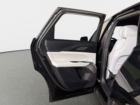 Used 2024 Cadillac Lyriq Luxury RWD image 29