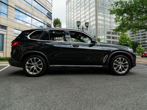 Used 2019 BMW X5 xDrive40i w/ Premium Package 2 AWD/4WD image 2
