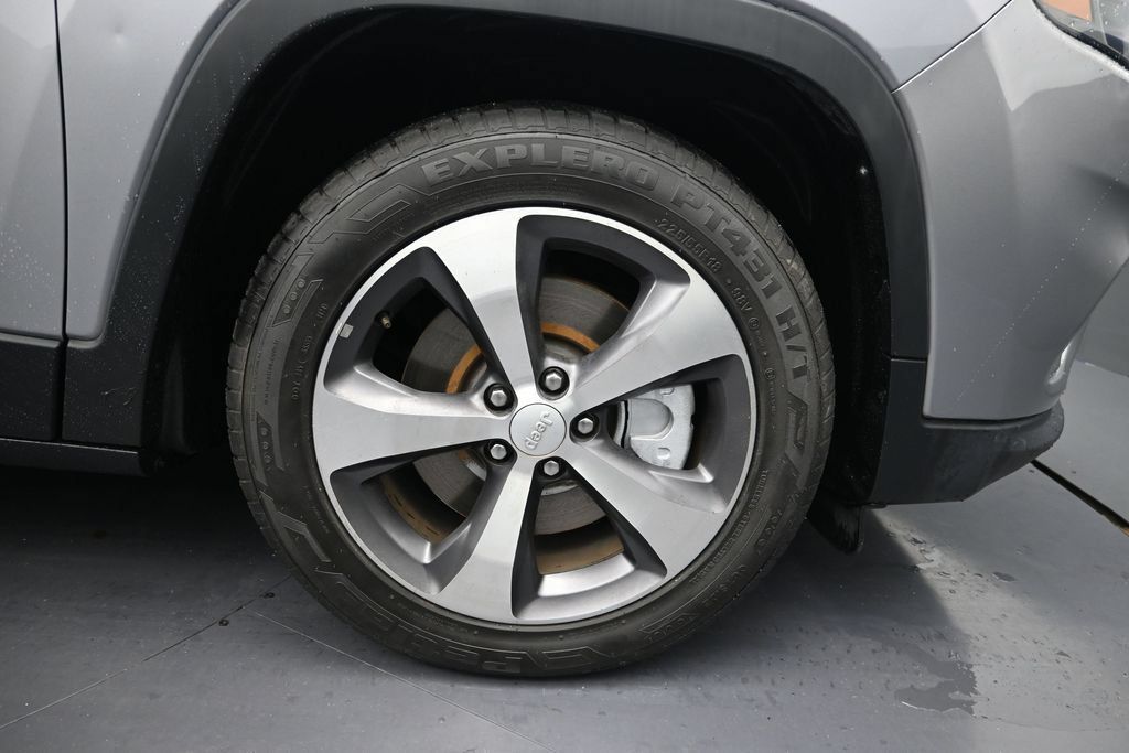 Used 2020 Jeep Cherokee Limited FWD image 9