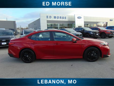 Used 2025 Toyota Camry SE image 5