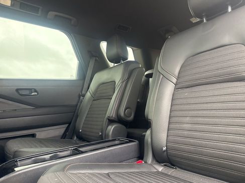 Certified 2025 Nissan Pathfinder Rock Creek image 40