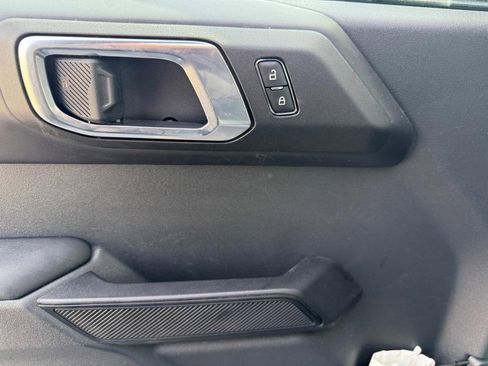 New 2025 Ford Bronco Outer Banks w/ Sasquatch Package image 40