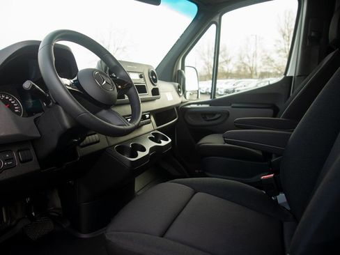 Used 2025 Mercedes-Benz Sprinter 2500 image 31