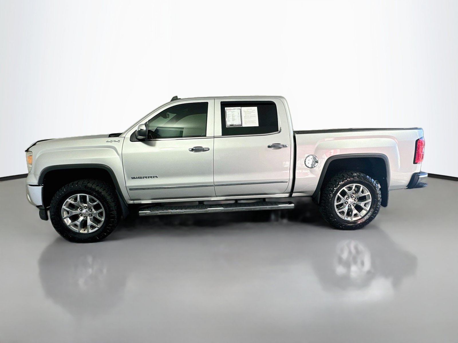 Used 2015 GMC Sierra 1500 SLT w/ SLT Crew Cab Value Package AWD/4WD image 4