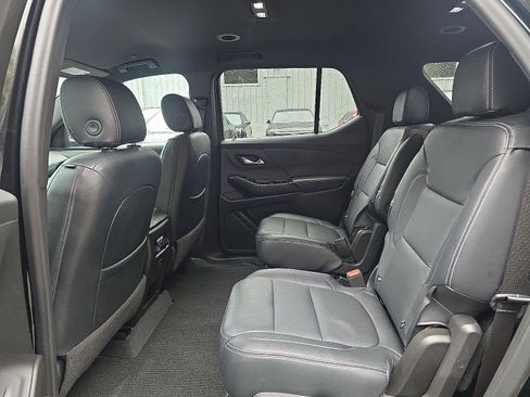 Used 2023 Chevrolet Traverse LT image 11