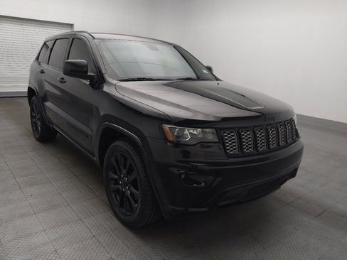 Used 2019 Jeep Grand Cherokee Altitude image 13