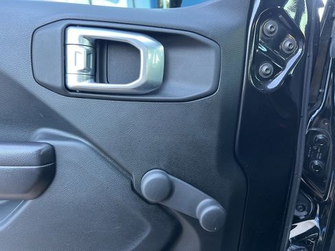 Used 2021 Jeep Wrangler Unlimited Sport image 22