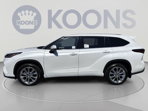 Used 2025 Toyota Highlander Limited AWD/4WD image 2