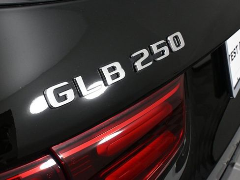 Certified 2025 Mercedes-Benz GLB 250 image 27