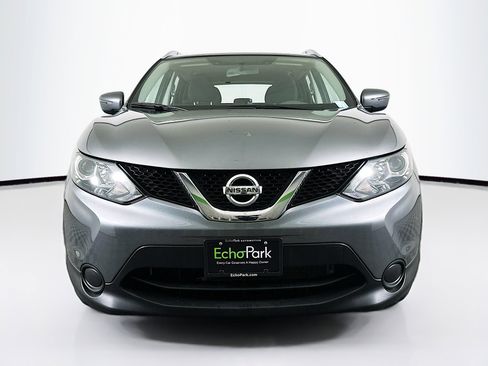 Used 2017 Nissan Rogue Sport SV image 2