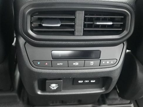 Used 2025 Honda Pilot TrailSport image 19