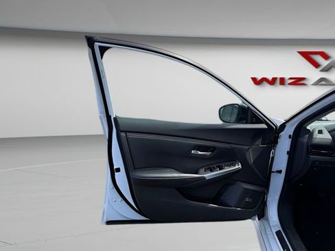 Used 2021 Nissan Sentra SR w/ SR Premium Package image 11