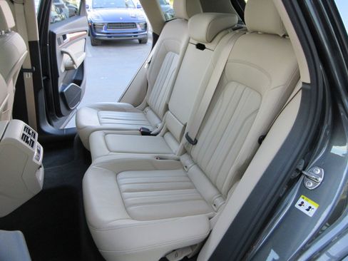Used 2022 Audi Q5 2.0T Premium image 24