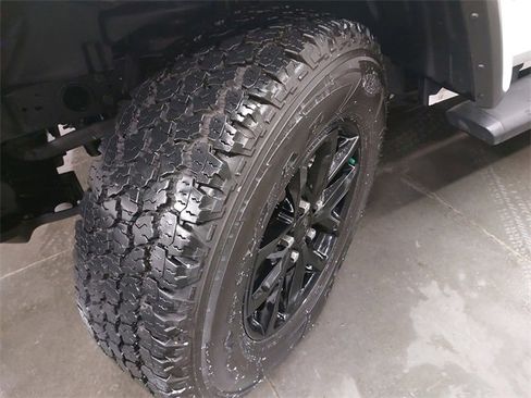 Used 2022 Jeep Gladiator Sport image 29