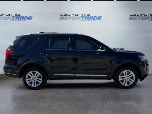 Used 2018 Ford Explorer XLT w/ Equipment Group 201A image 4