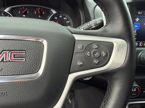 Used 2024 GMC Terrain SLT image 25