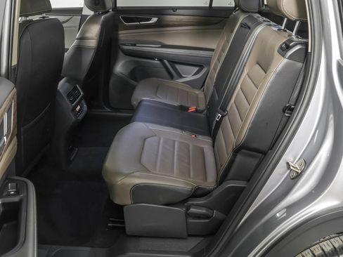 Used 2024 Volkswagen Atlas SEL AWD/4WD image 36