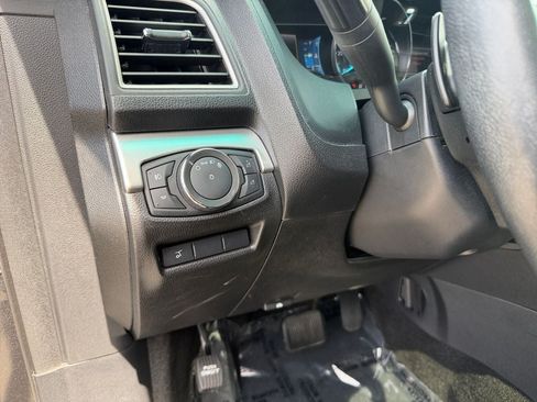Used 2017 Ford Explorer XLT w/ Equipment Group 202A AWD/4WD image 19