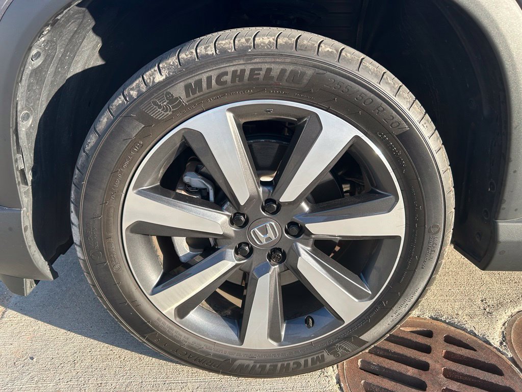 Certified 2025 Honda Pilot Touring image 14