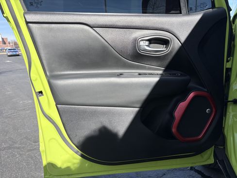 Used 2018 Jeep Renegade Trailhawk image 15