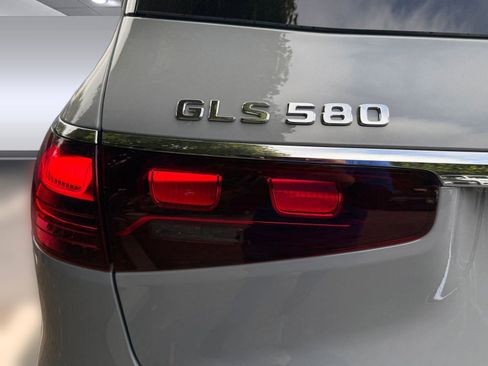 New 2026 Mercedes-Benz GLS 580 4MATIC image 10