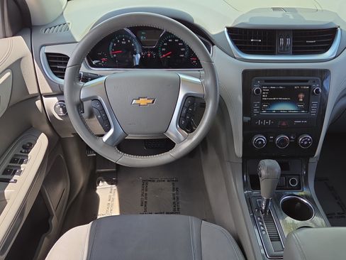 Used 2017 Chevrolet Traverse LT FWD image 11