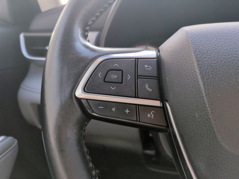 Used 2021 Toyota Highlander LE image 19