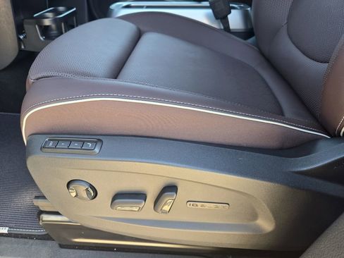 New 2025 Volkswagen ID. Buzz Pro S image 18