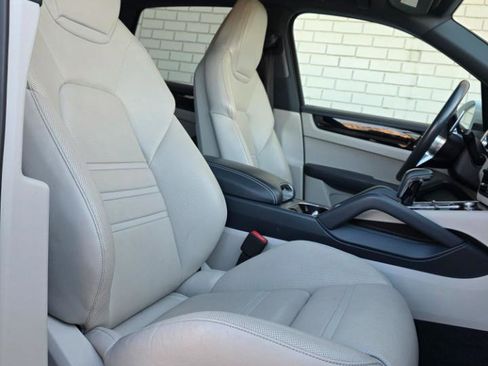 Used 2019 Porsche Cayenne AWD/4WD image 14