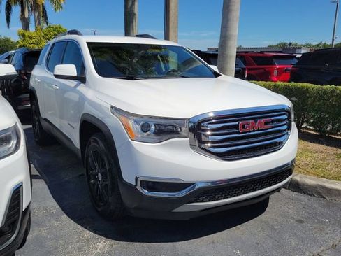 Used 2018 GMC Acadia SLT FWD image 2