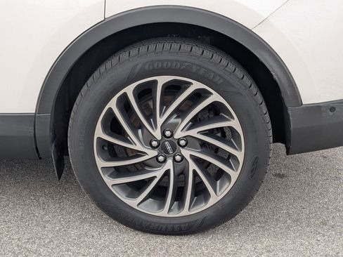 Used 2019 Lincoln Nautilus Reserve image 25