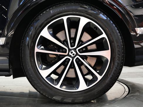 Used 2023 Bentley Bentayga AWD/4WD image 11